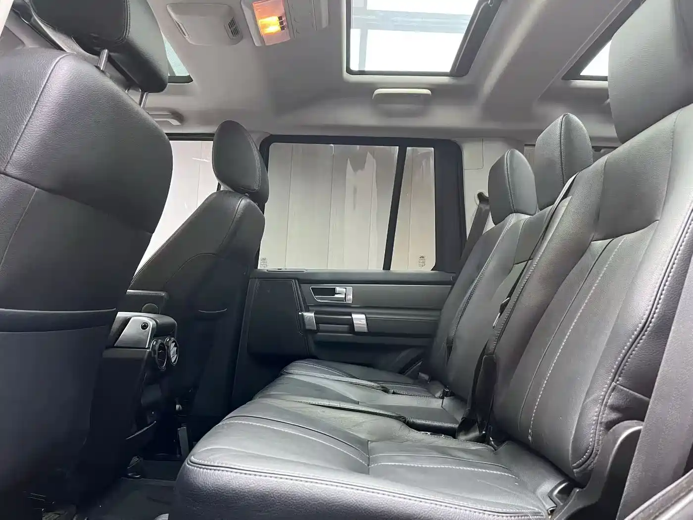 Land Rover Discovery 2015 3.0 SC V6 HSE фото 9