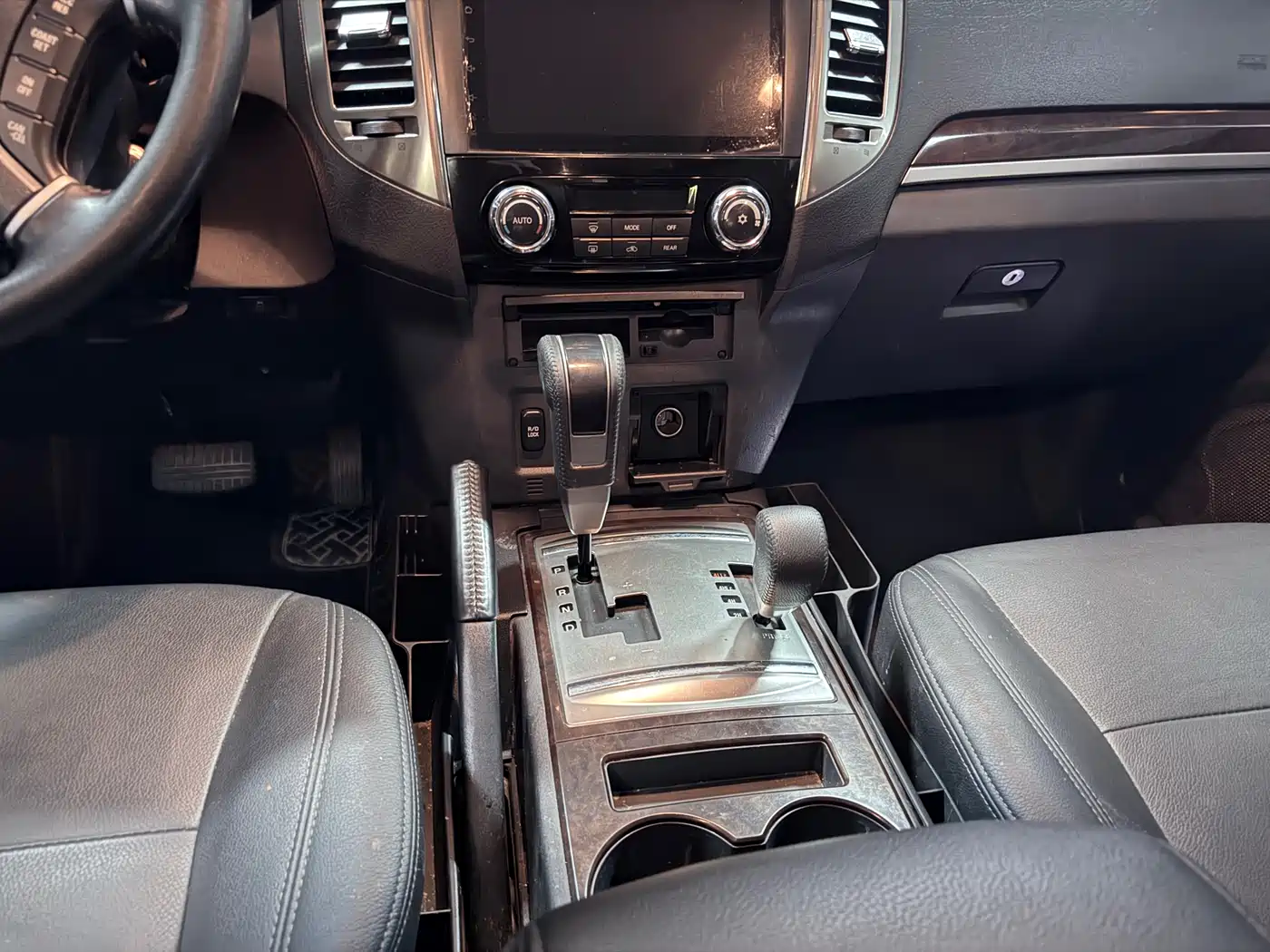Mitsubishi Pajero (Import) 2020 3.0L Automatic Standard Edition фото 8