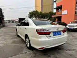 Фото 11 - Toyota Camry