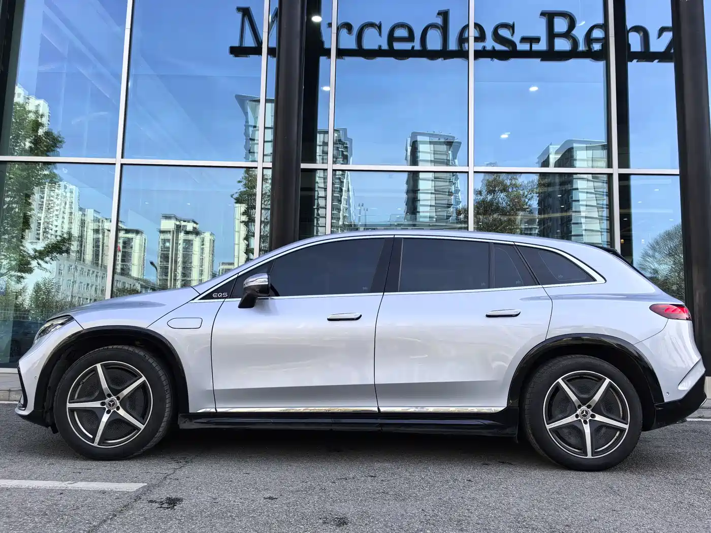 MERCEDES-BENZ EQS SUV