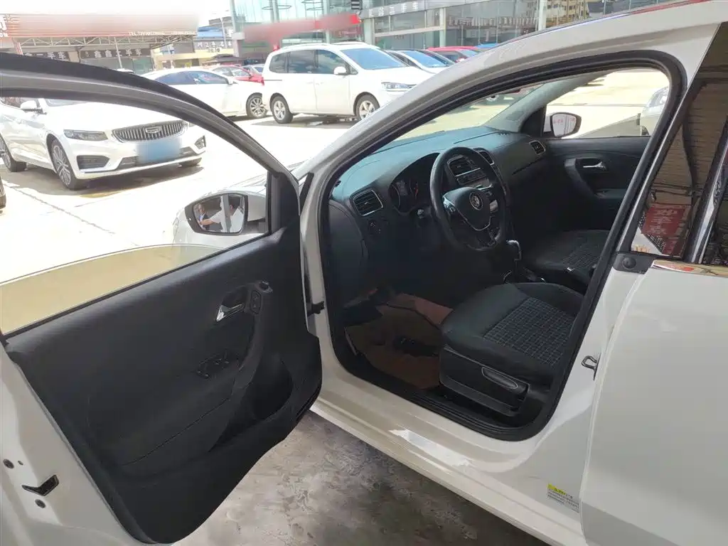 Volkswagen Polo 2018 1.5L Auto Comfort фото 16