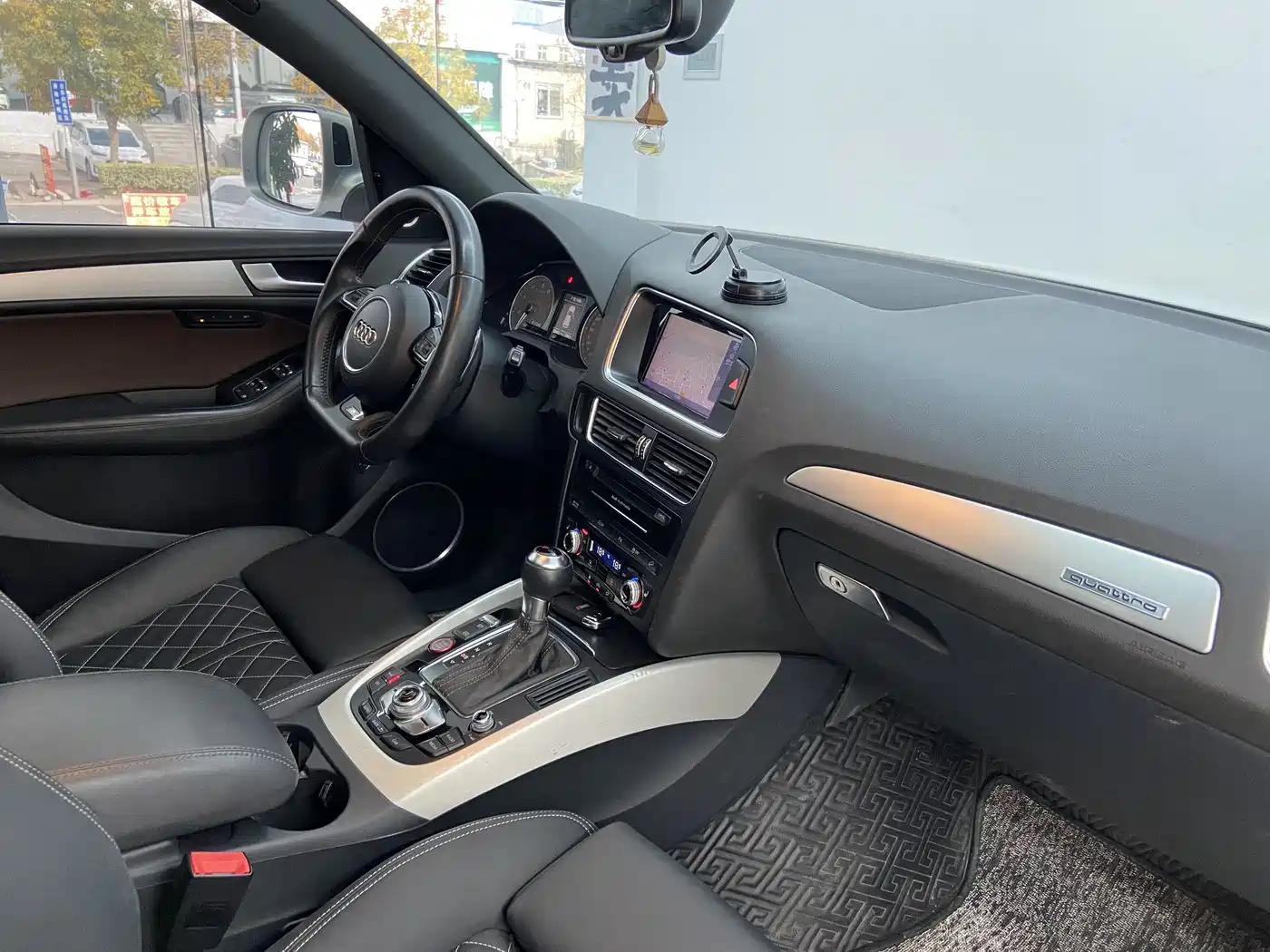 Audi SQ5 2014 SQ5 3.0 TFSI quattro фото 12