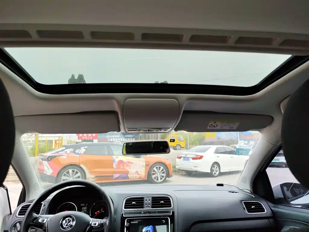 Volkswagen Polo 2016 1.6L Automatic Comfort фото 14