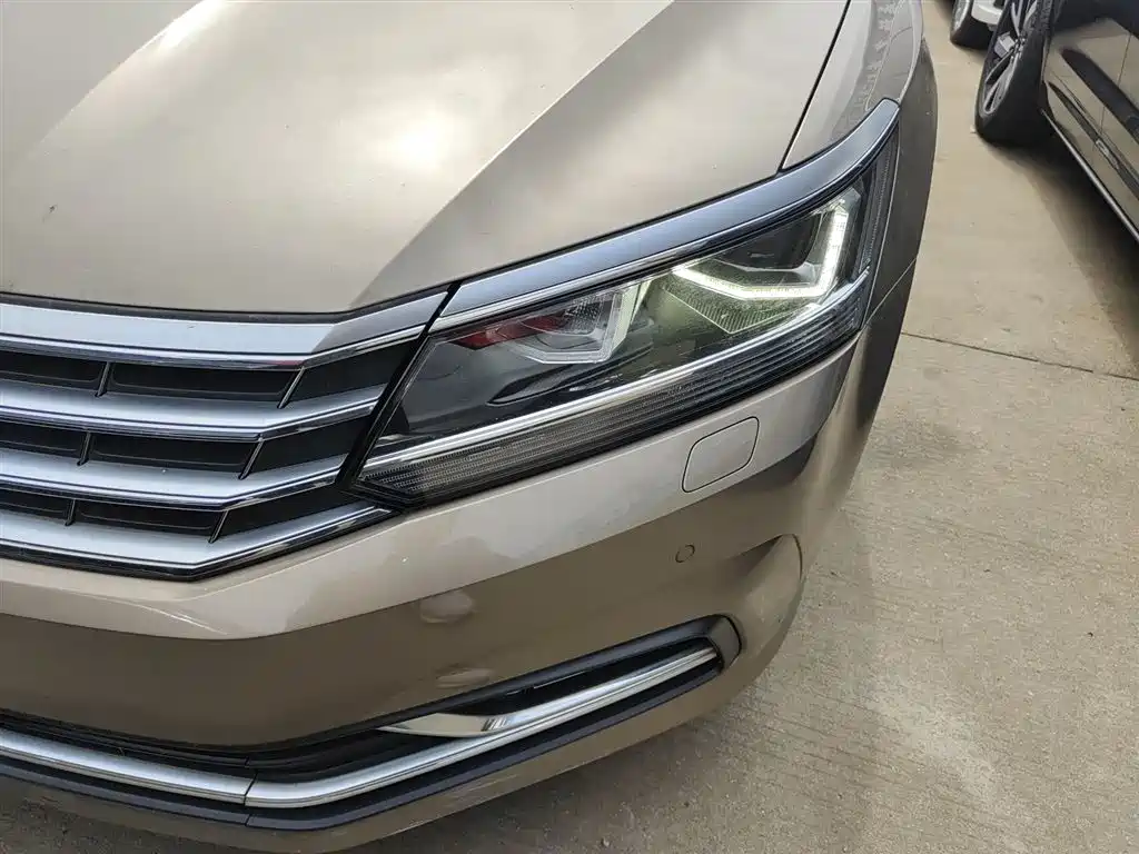 Volkswagen Passat 2016 330TSI DSG Executive Edition фото 18