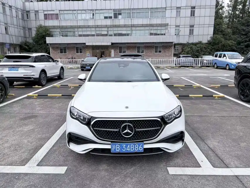 Фото 2 - Mercedes-Benz E-Class