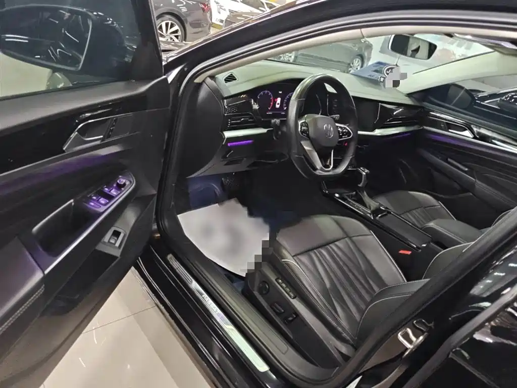 Volkswagen Passat 2022 330TSI Starlight Luxury Edition фото 17