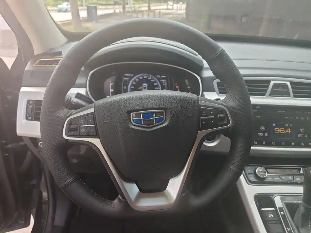 Фото 4 - Geely Atlas