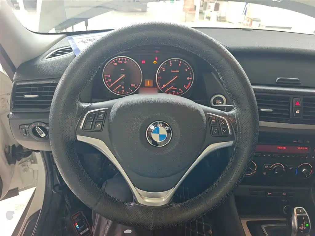 BMW X1 2014 sDrive18i Fashion Edition фото 11