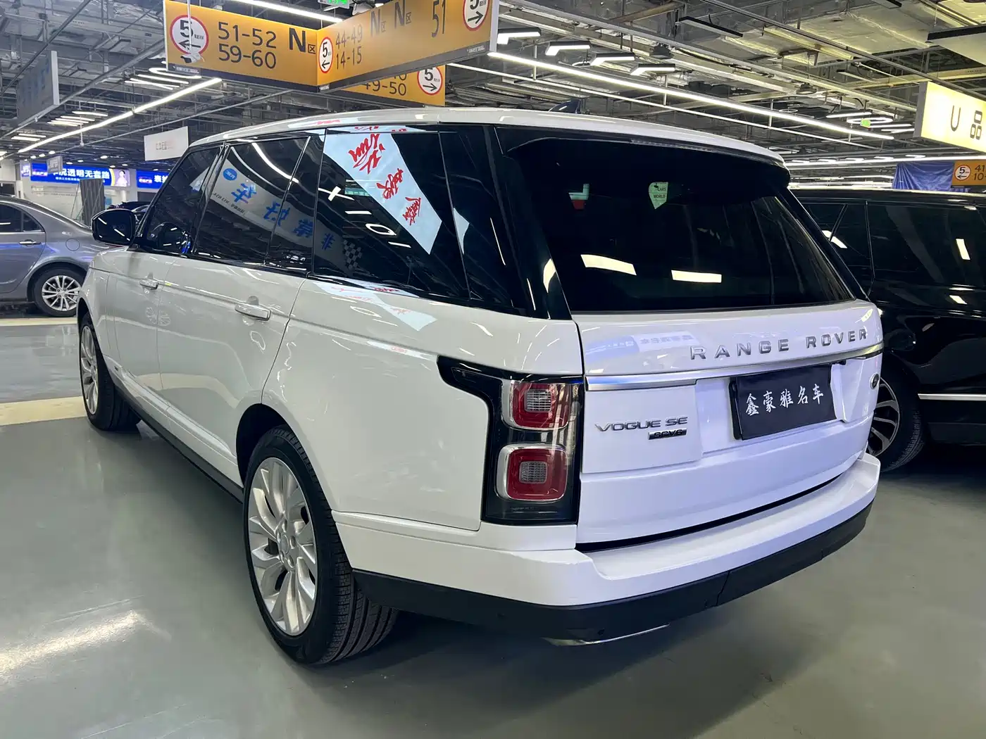 Land Rover Range Rover 2018 3.0 SC V6 Vogue SE Genesis Extended Edition фото 9
