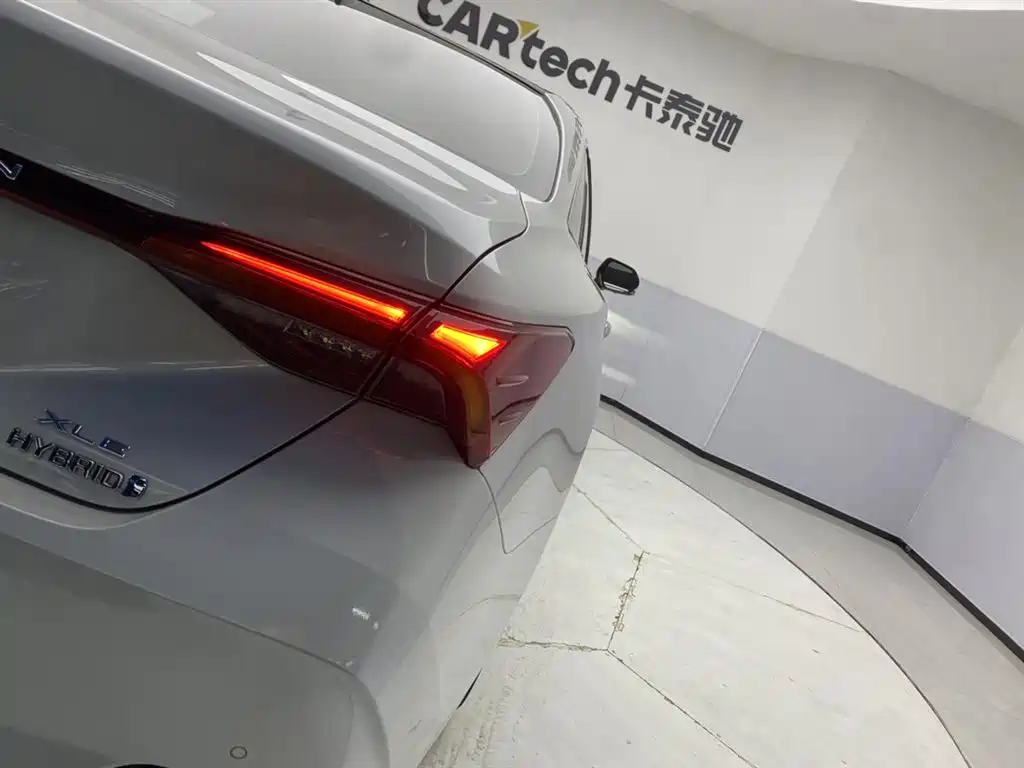 Toyota Avalon 2023 Hybrid 2.5L XLE Premium Edition фото 10