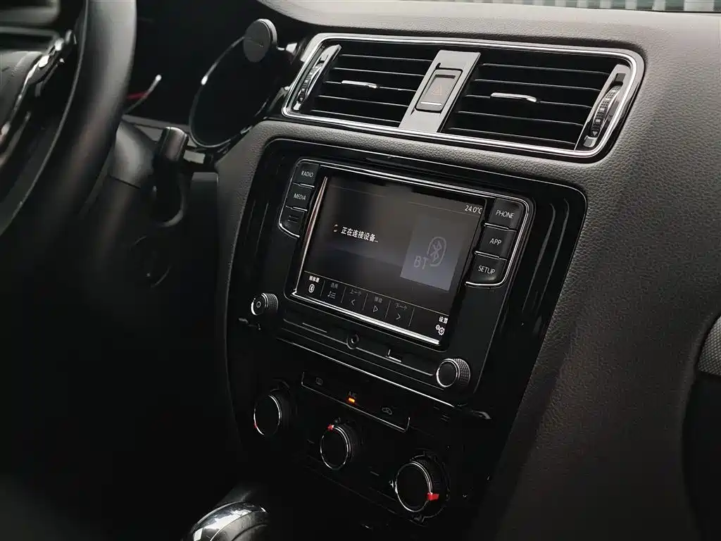Volkswagen Sagitar 2018 1.6L Automatic Comfort фото 5