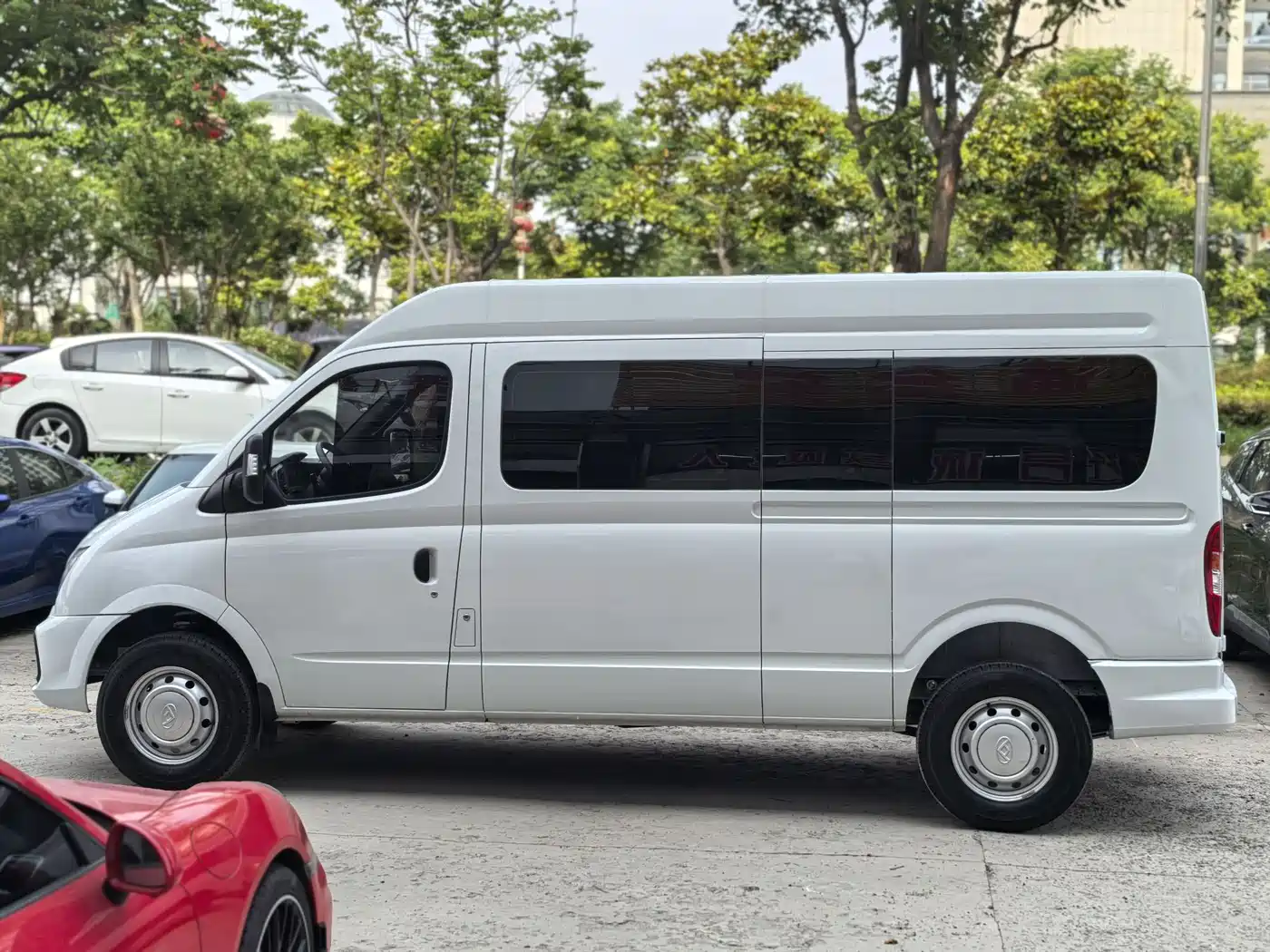SAIC Maxus Xintu V80 2025 PRO Aoyun 2.0T Manual Long Wheelbase High Roof 6/7/8/9-Seater фото 4