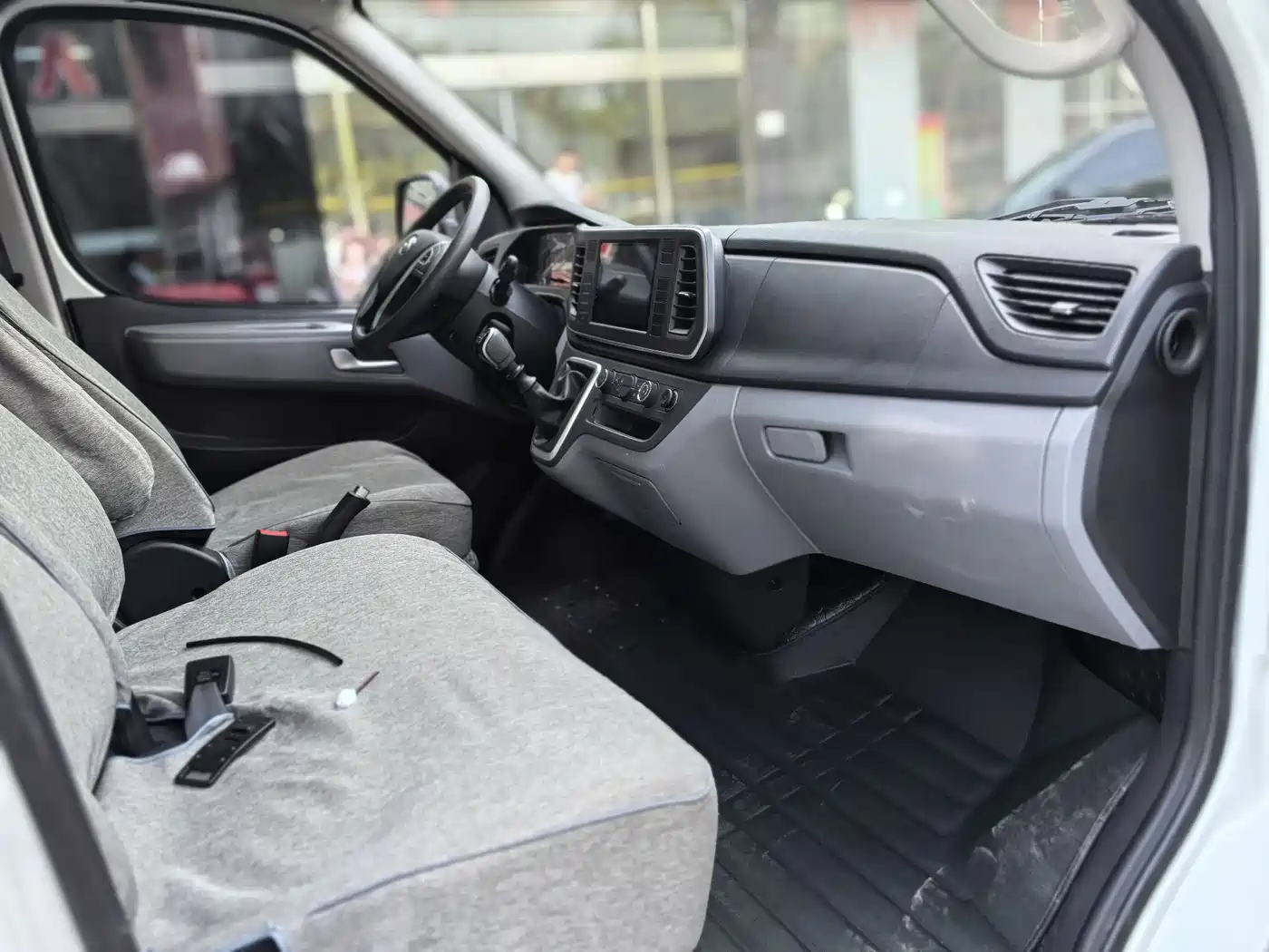 SAIC Maxus Xintu V80 2025 PRO Aoyun 2.0T Manual Long Wheelbase High Roof 6/7/8/9-Seater фото 11