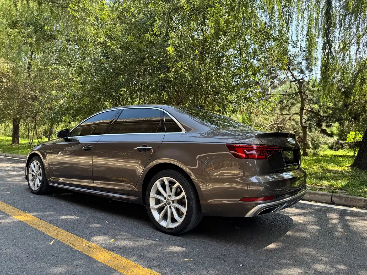 Фото 6 - Audi A4L