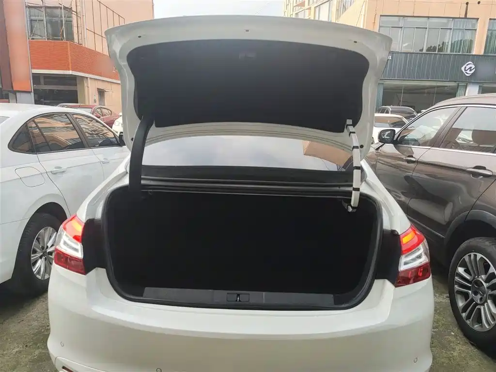 Peugeot 408 2016 1.6T Automatic Luxury Edition фото 19