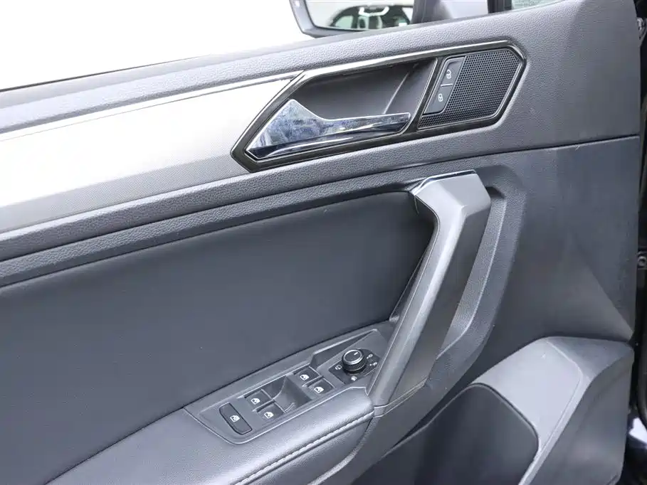 Volkswagen Tiguan L 2018 330TSI Automatic 2WD Luxury Edition фото 12