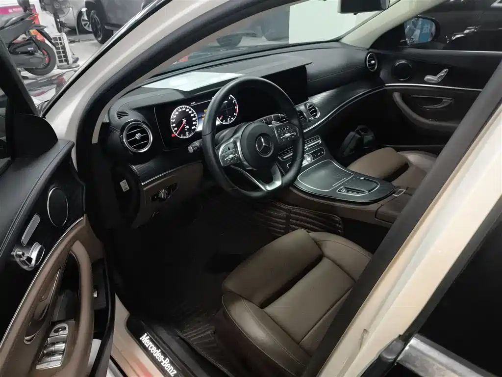 Mercedes-Benz E-Class 2019 E 200 L Sport фото 16