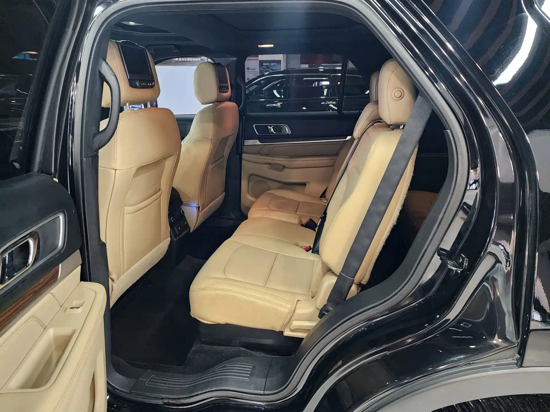 Фото 8 - Ford Explorer (Import)