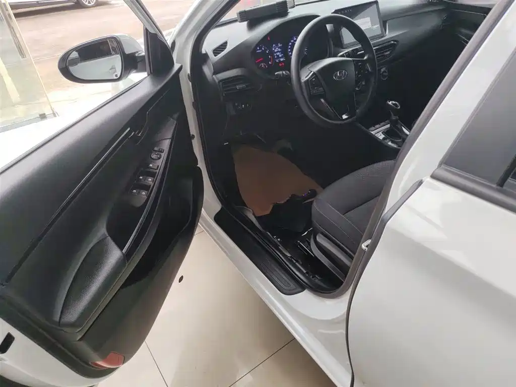 Hyundai Elantra 2020 1.6L Auto GL Pleasing Edition фото 16