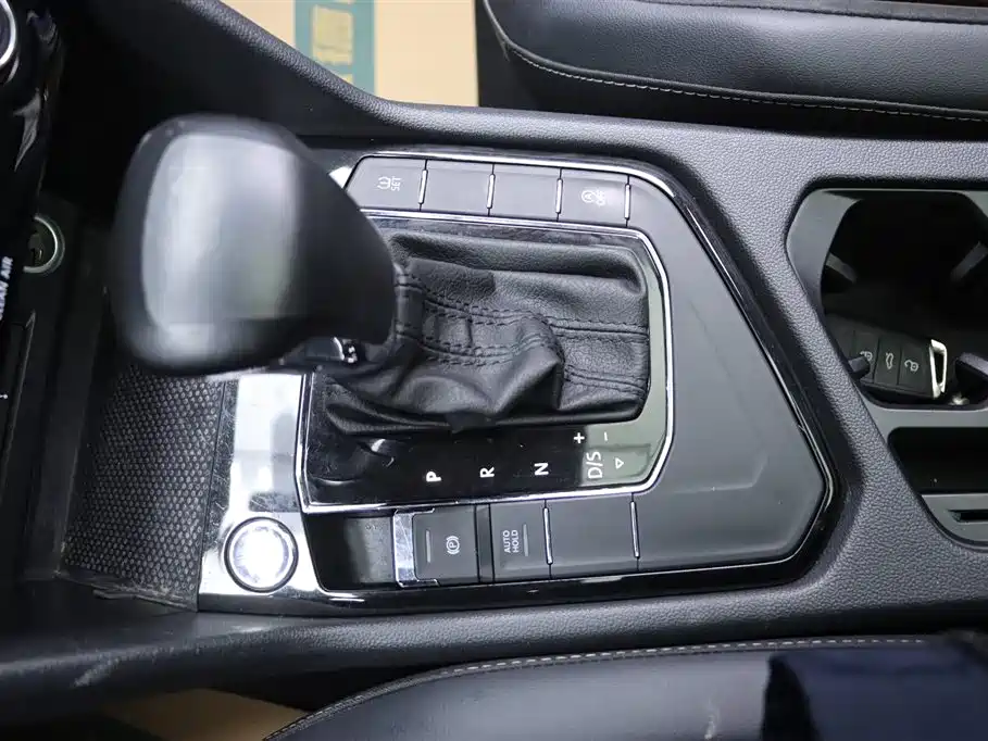 Volkswagen Tiguan L 2018 330TSI Automatic 2WD Luxury Edition фото 10
