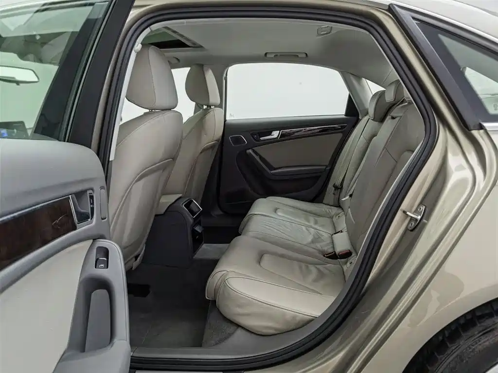 Audi A4L 2011 2.0 TFSI Comfort фото 15