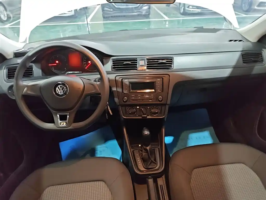VOLKSWAGEN SANTANA