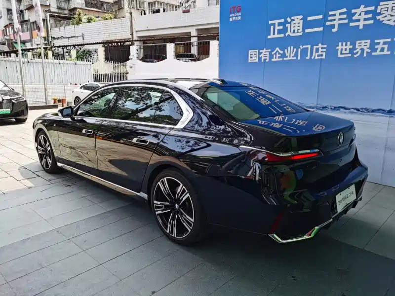 BMW 7-SERIES