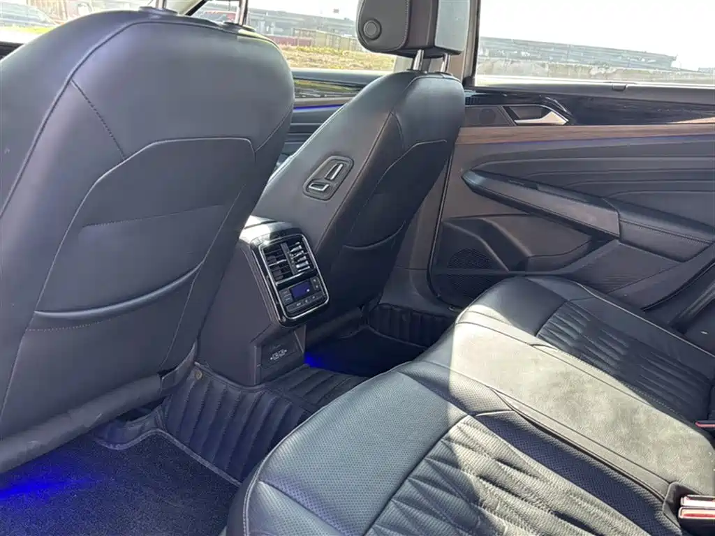 Volkswagen Passat 2019 330TSI Luxury Edition China VI фото 12
