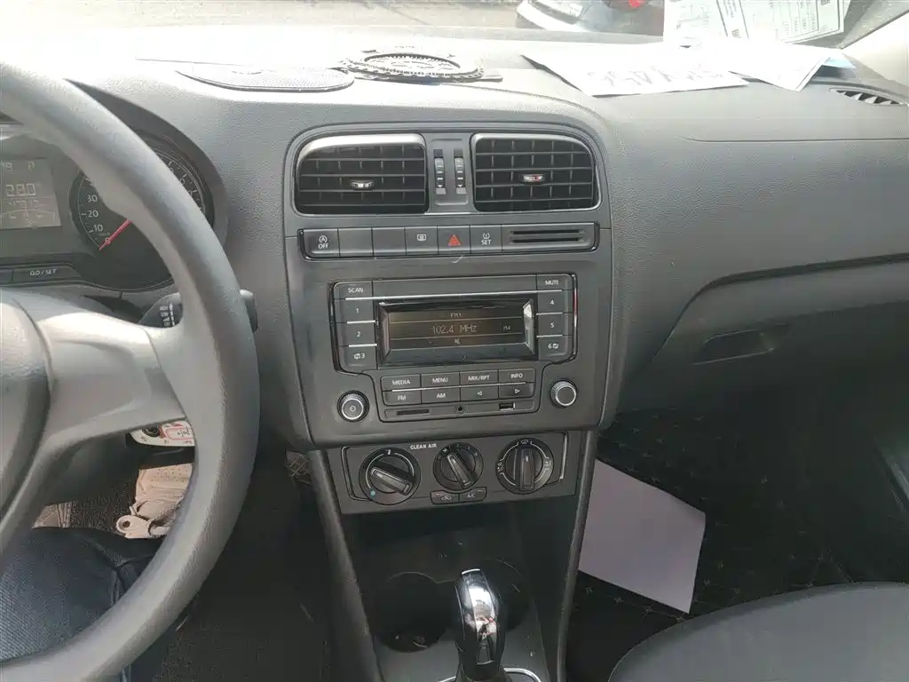 Volkswagen Polo 2018 1.5L Auto Safe Drive фото 13