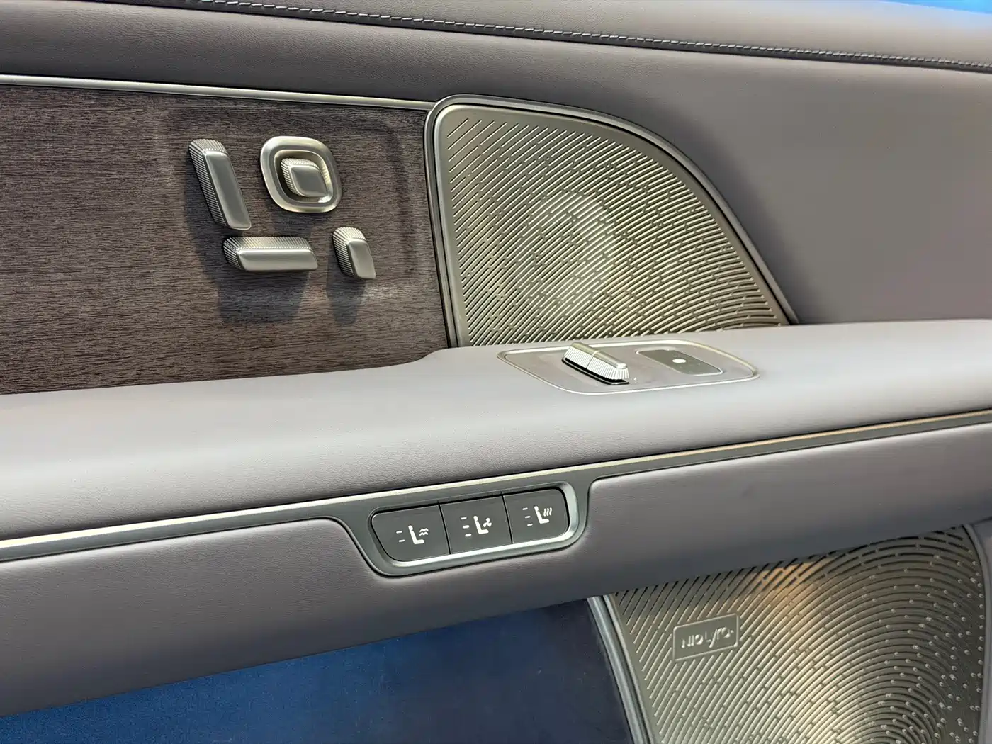 NIO ES8 2026 2025 Model 6-Seat Executive Luxury Edition