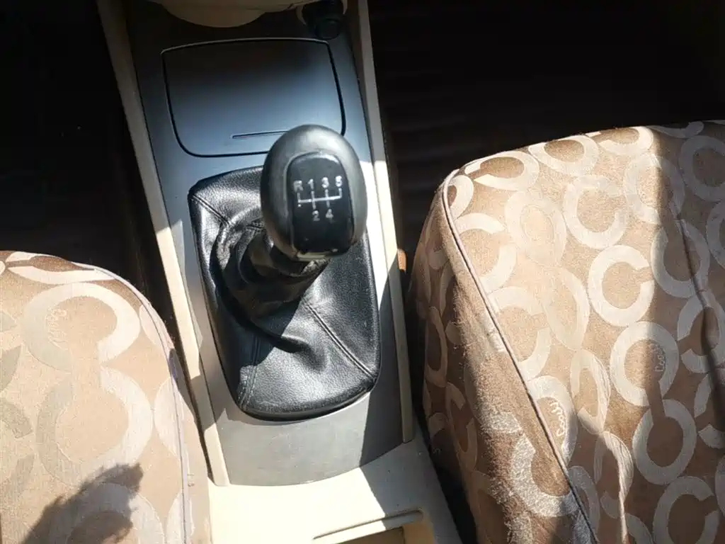 Buick Excelle 2013 1.5L Manual Classic Edition фото 14