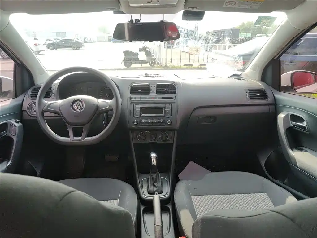 Volkswagen Polo 2018 1.5L Auto Safe Drive фото 10