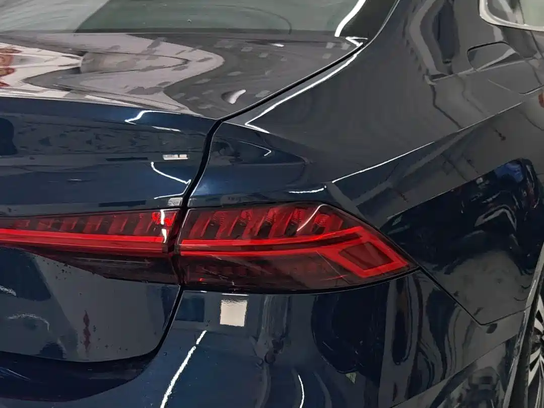 Фото 6 - Audi A7L