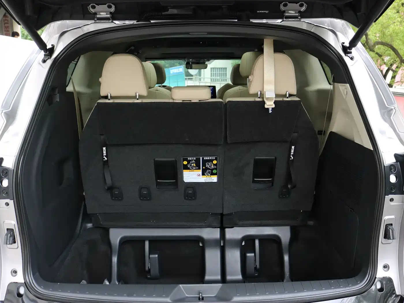 Toyota Granvia 2023 2.5L Hybrid Prestige PLUS Edition фото 6