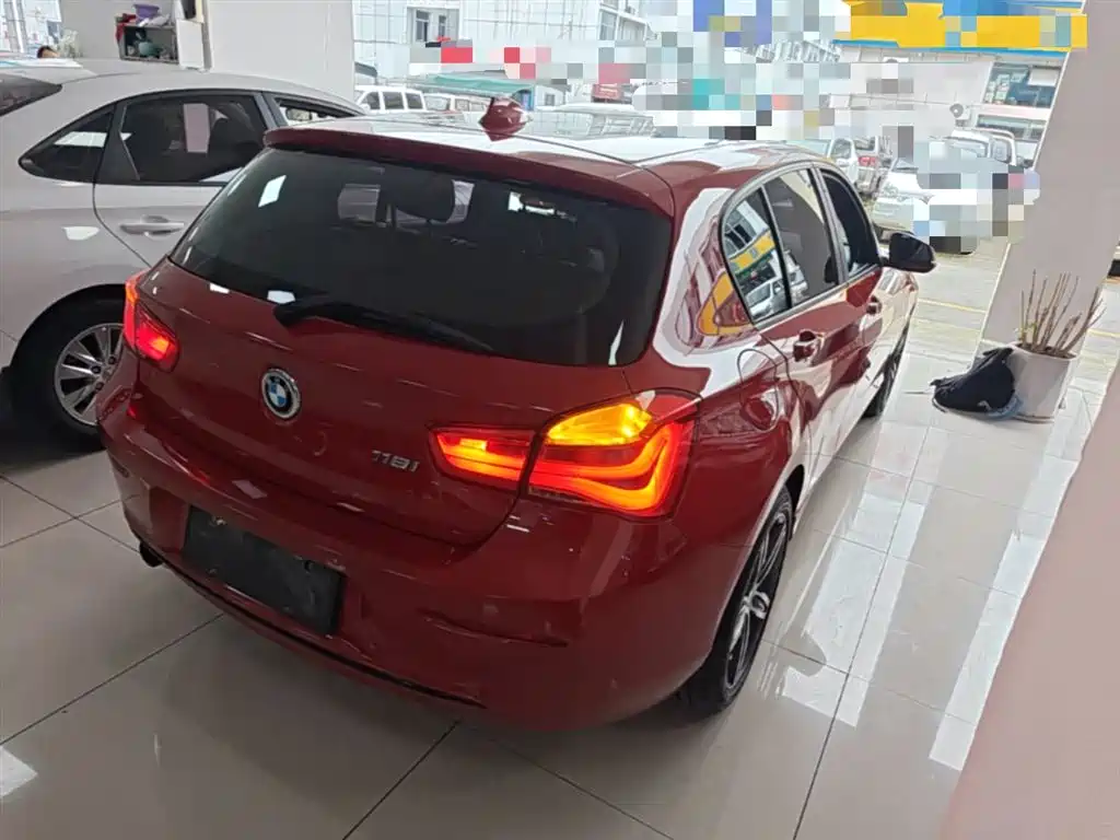 BMW 1 Series (Import) 2018 118i Sport Design Package фото 7