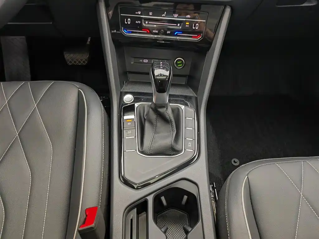 Volkswagen Tiguan L 2024 300TSI Auto 2WD Smart Edition фото 13