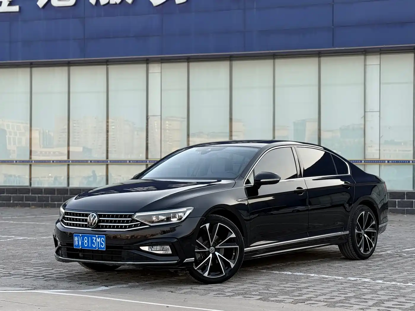 Volkswagen Magotan 2024 2 Million Units Public Sharing Edition 330TSI DSG Luxury фото 18