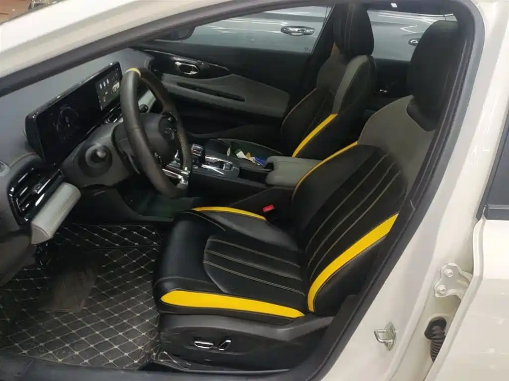GAC Trumpchi Trumpchi Emkoo 2023 270T DCT J15 Edition фото 7