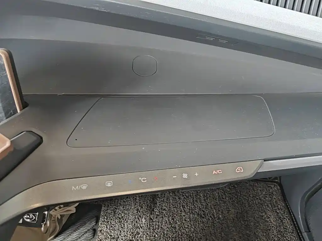 BAOJUN E200