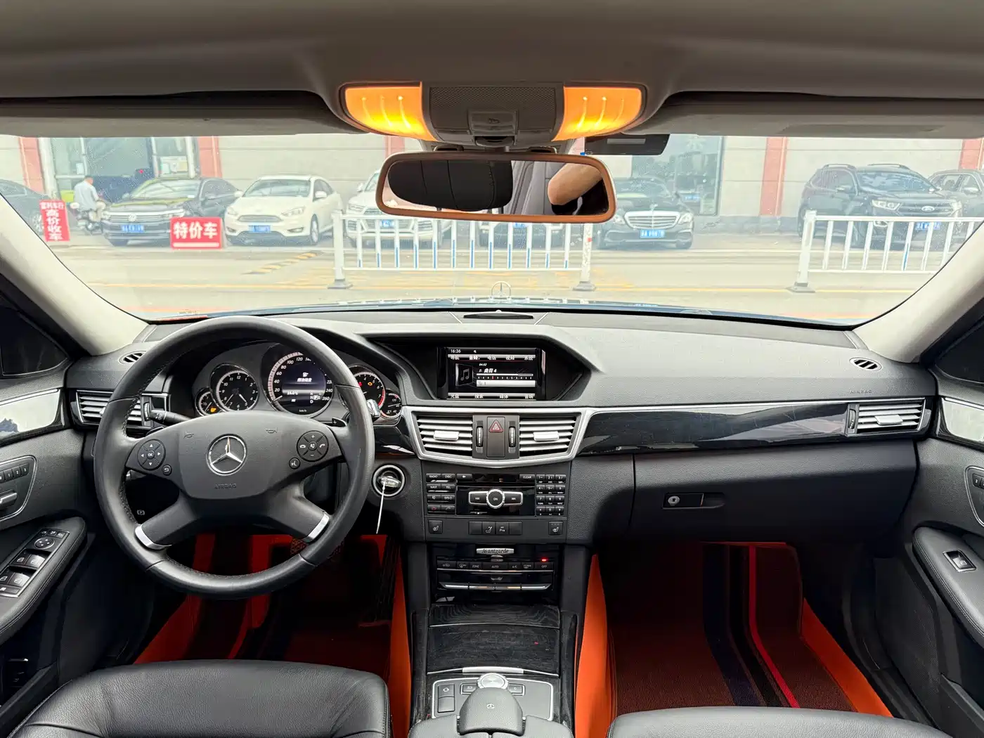 Mercedes-Benz E-Class 2013 Model E 260 L CGI Fashion фото 9
