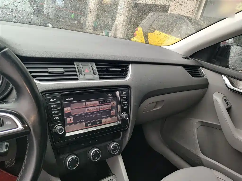 Škoda Octavia 2015 1.6L Manual逸俊版 фото 10