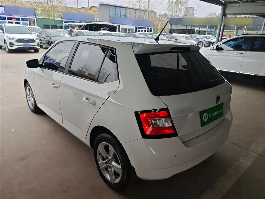Škoda Fabia 2015 1.6L Automatic Innovation Edition фото 23