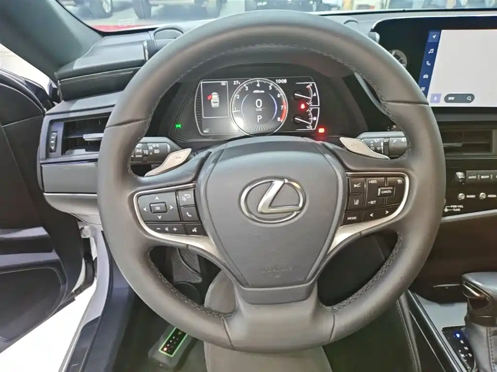 Lexus ES 2023 200 Excellence Edition фото 11