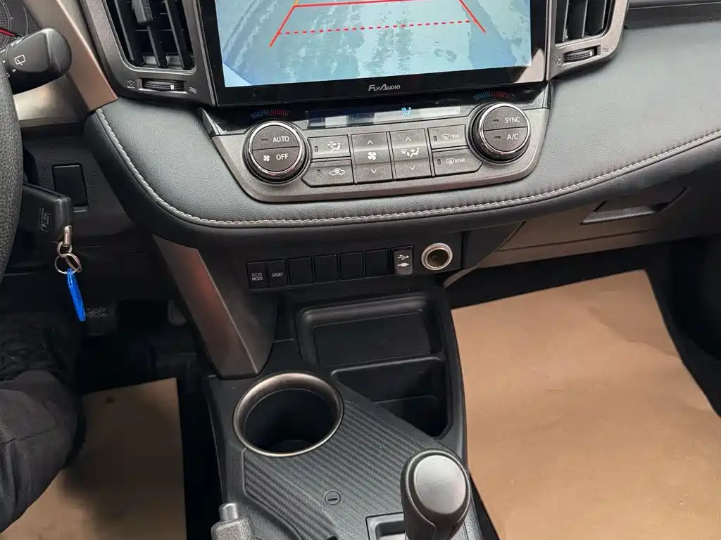 Toyota RAV4 Rongfang 2015 2.0L CVT 2WD Trend Edition фото 12