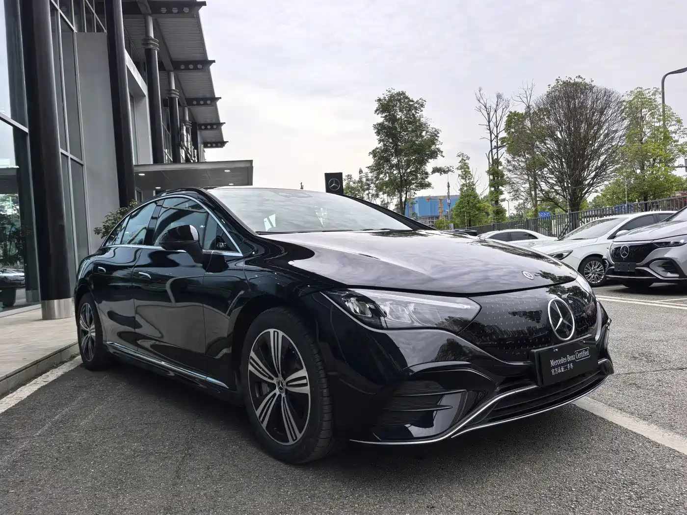 Mercedes-Benz EQE 2025 Model 500 4MATIC Luxury Edition фото 3