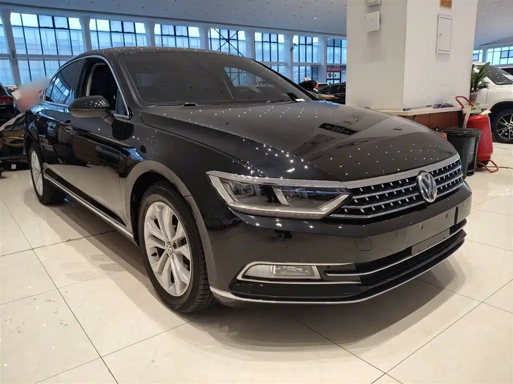 Volkswagen Magotan 2018 Facelift 330TSI DSG Luxury фото 4