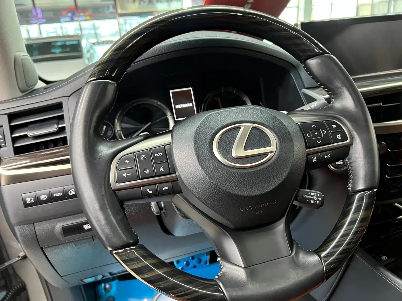 Lexus LX 2019 570 Peak Special Edition фото 16