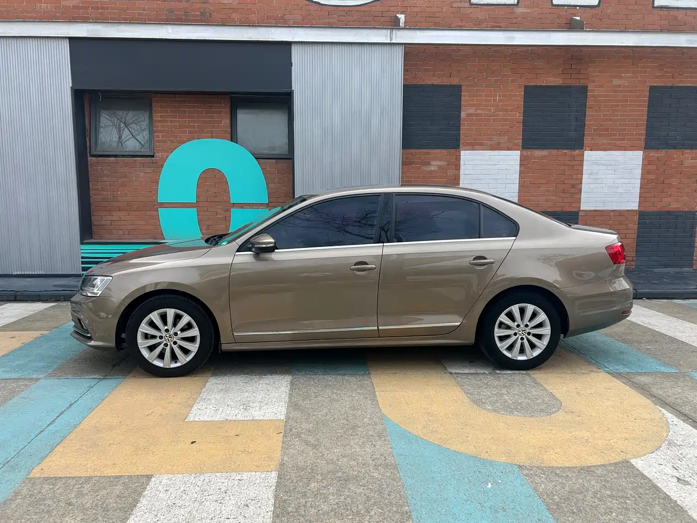 Volkswagen Sagitar 2015 1.6L Automatic Comfort фото 2