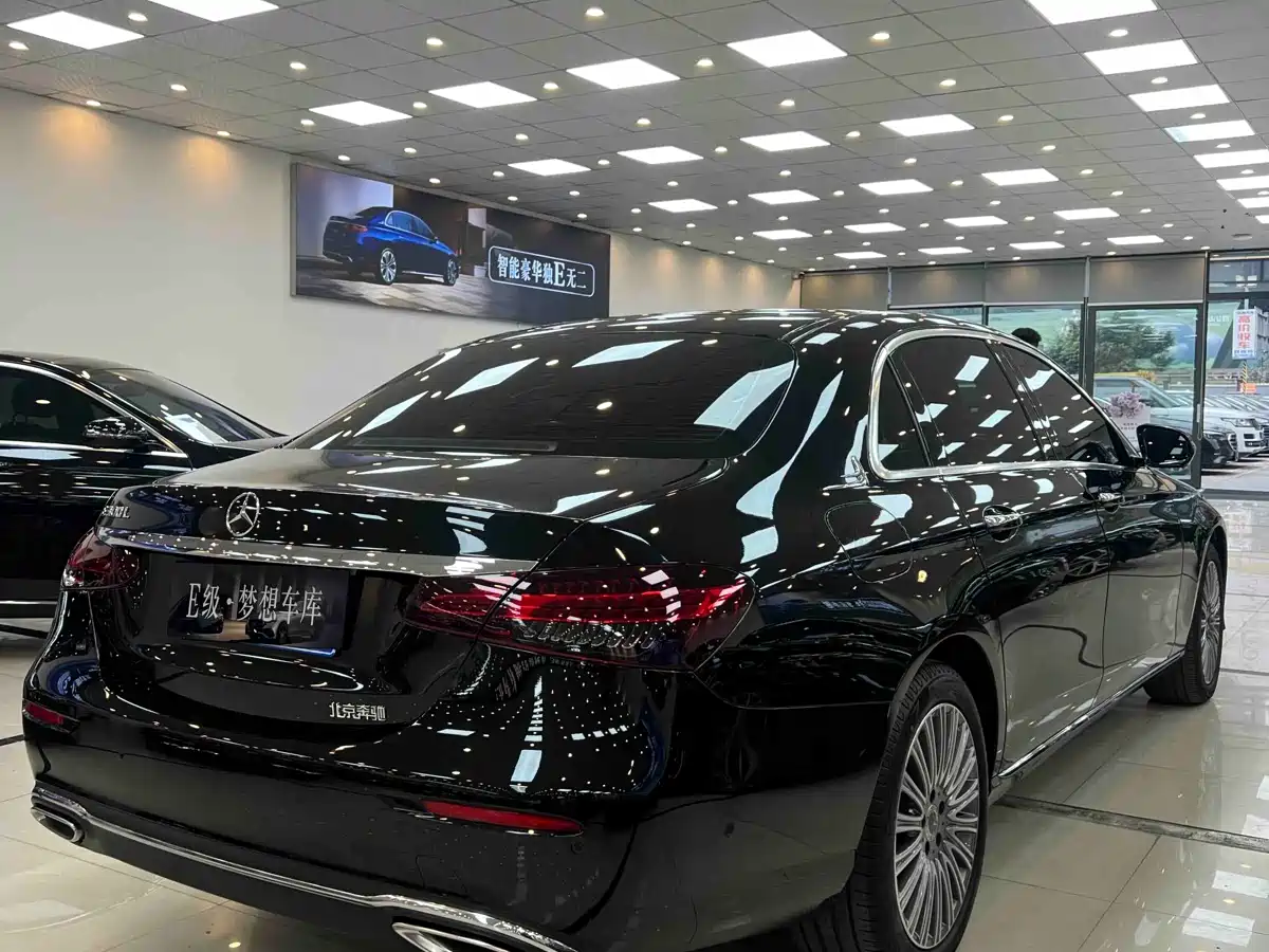 MERCEDES-BENZ E CLASS