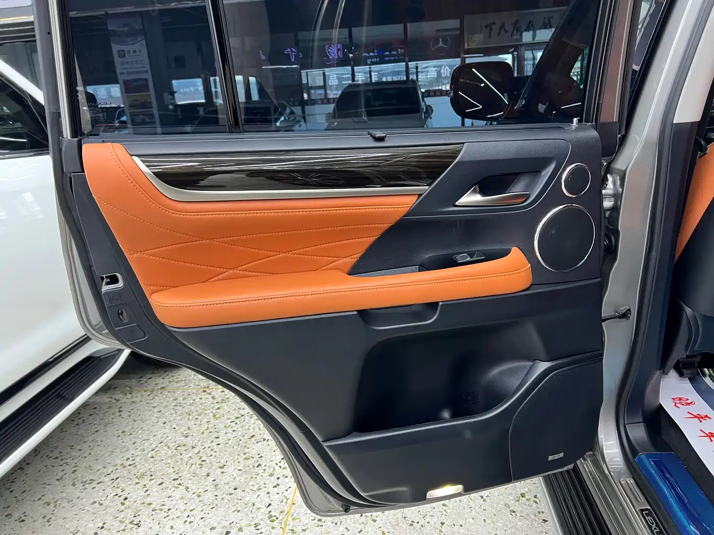 Lexus LX 2019 570 Peak Special Edition фото 19